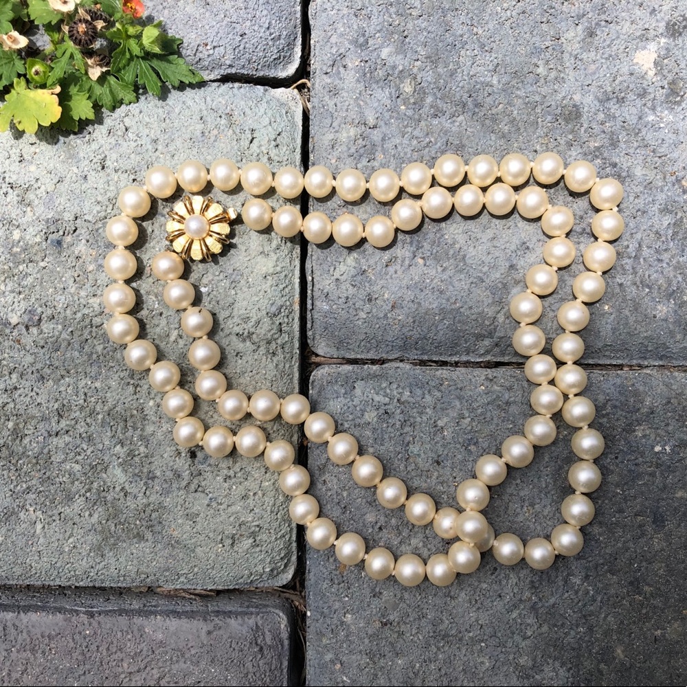 Vintage. Pearl Strand Necklace, Gold Flower Closure